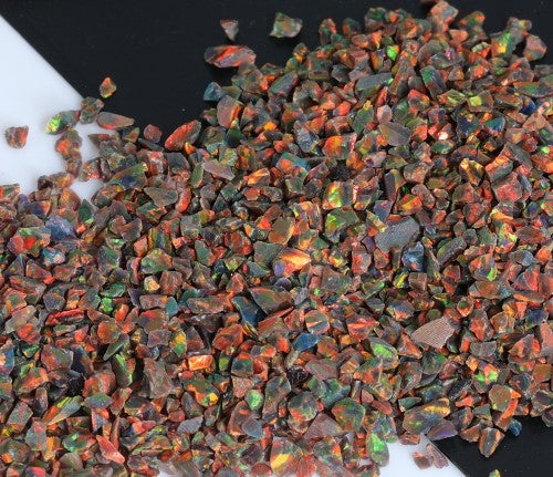 Opale concassée – « Arc-en-ciel noir et or »/Matériau d'incrustation haut de gamme pour bijoux, boiseries, meubles, artisanat et loisirs créatifs